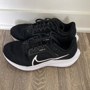 Women’s Nike Air Zoom Pegasus 40 sneakers. Size 9